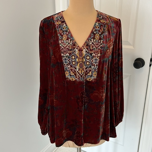 Sundance Velvet Floral Embroidered V Neck Top - Picture 2 of 9